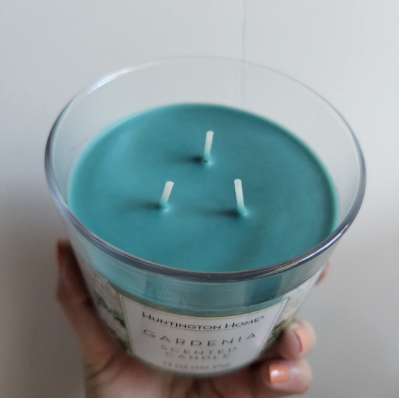Huntington Home Gardenia Scented 3-Wick Candle - Picture 4 of 6